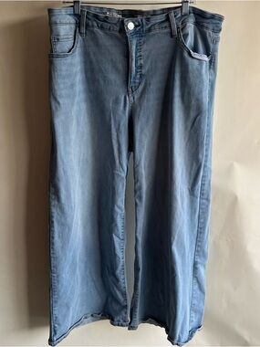 Ava And Viv High Rise Wide Leg Jeans Sz 18 Light Blue EUC